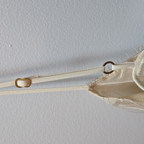 Victorias SECRET Womens Designer Collections Cream Lace Gold Camisole Small - Picture 8 of 9